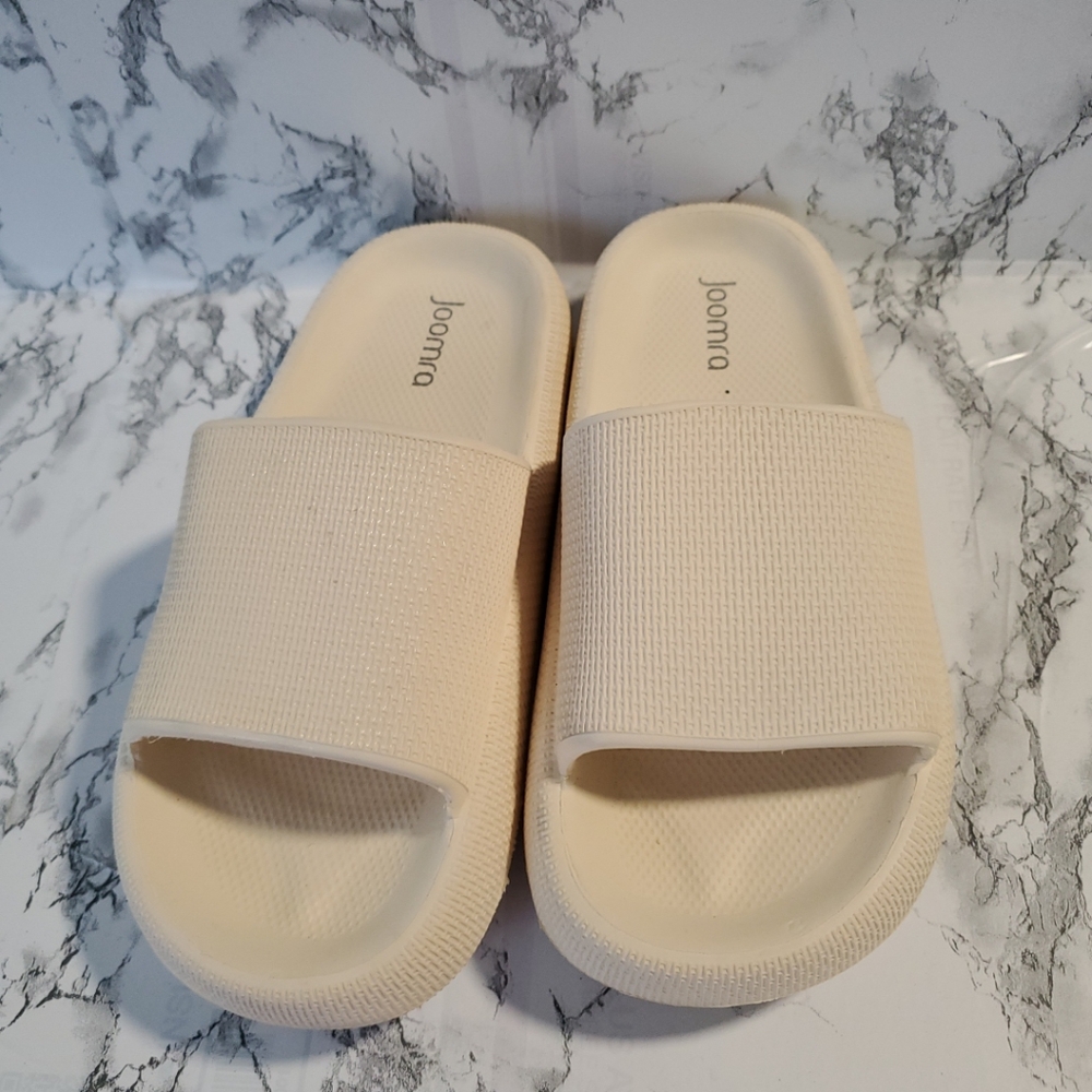 Joomra Pillow Slippers for Women and Men Non Slip Quick Drying Shower Slides Bat